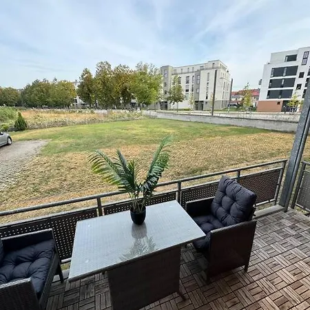 Apartment Mit Parkplatz Und Wifi Magdeburg Exterior photo